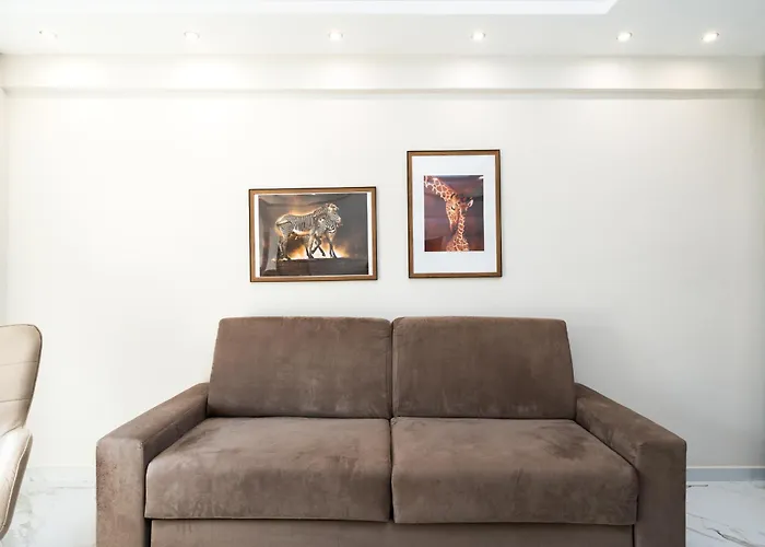 Crystal Haven Luxury Apartment By Binobi!